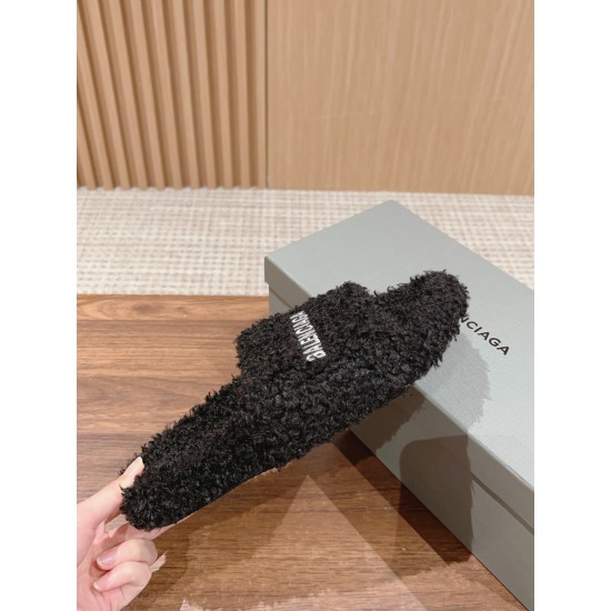  Balenciaga Slippers