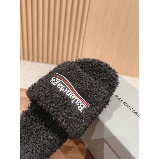  Balenciaga Slippers