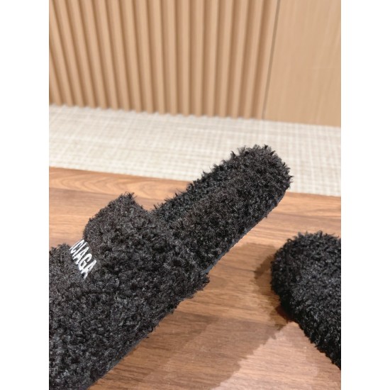  Balenciaga Slippers