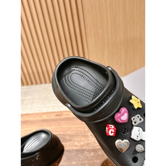  Balenciaga Slippers