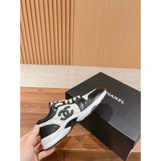 CHANEL Sneakers
