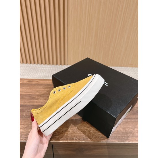 CHANEL Sneakers