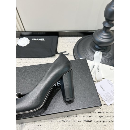 CHANEL Pumps and Slingbacks