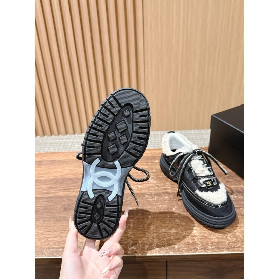 CHANEL Sneakers