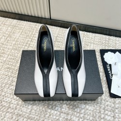CHANEL Pumps and Slingbacks