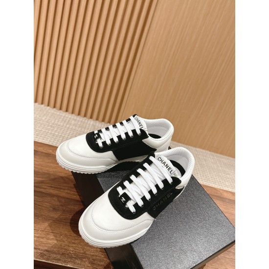 CHANEL Sneakers