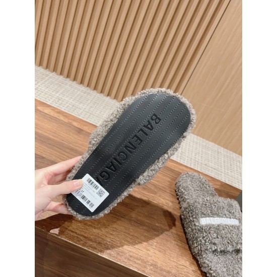  Balenciaga Slippers