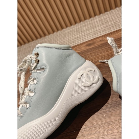 CHANEL Sneakers