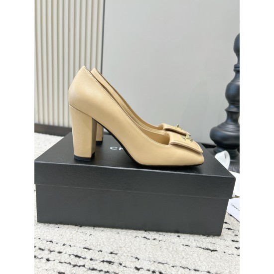 CHANEL Pumps and Slingbacks