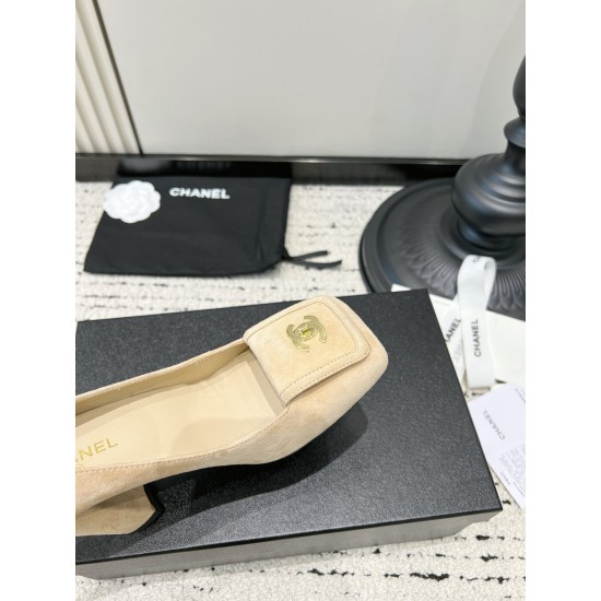 CHANEL Pumps and Slingbacks