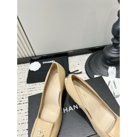 CHANEL Pumps and Slingbacks