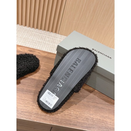  Balenciaga Slippers