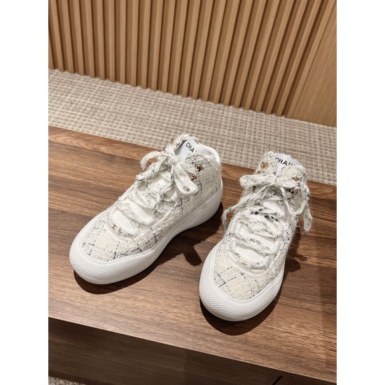 CHANEL Sneakers