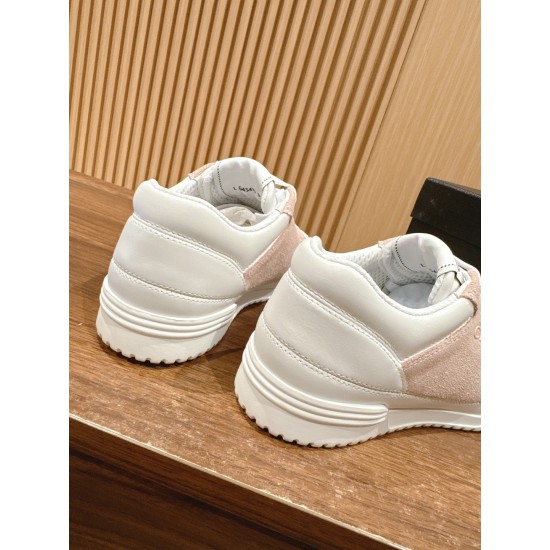 CHANEL Sneakers