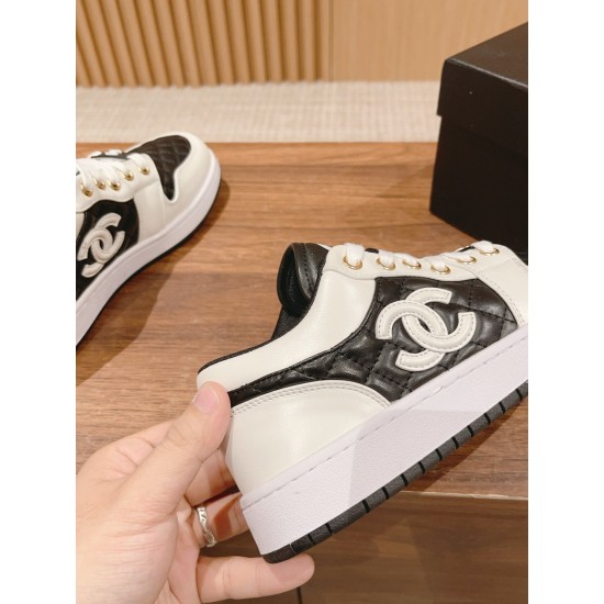 CHANEL Sneakers