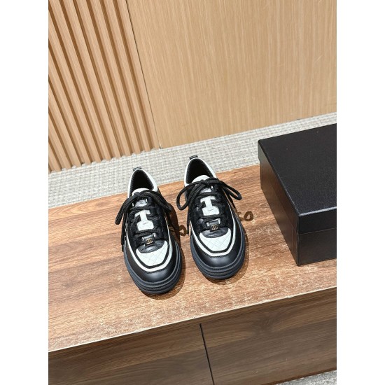 CHANEL Sneakers