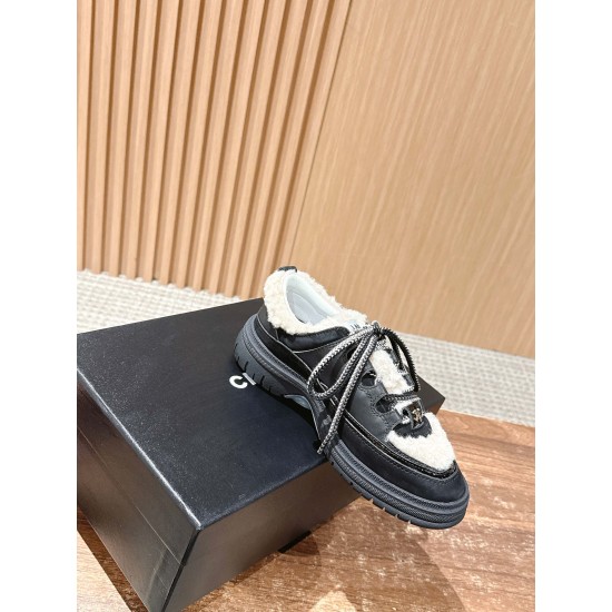 CHANEL Sneakers