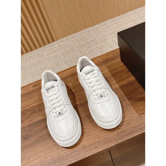CHANEL Sneakers