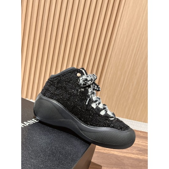 CHANEL Sneakers