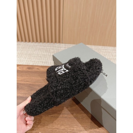 Balenciaga Slippers