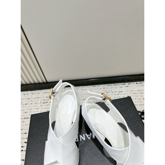 CHANEL Pumps and Slingbacks