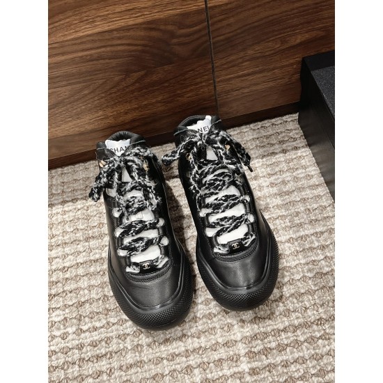CHANEL Sneakers