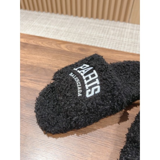  Balenciaga Slippers