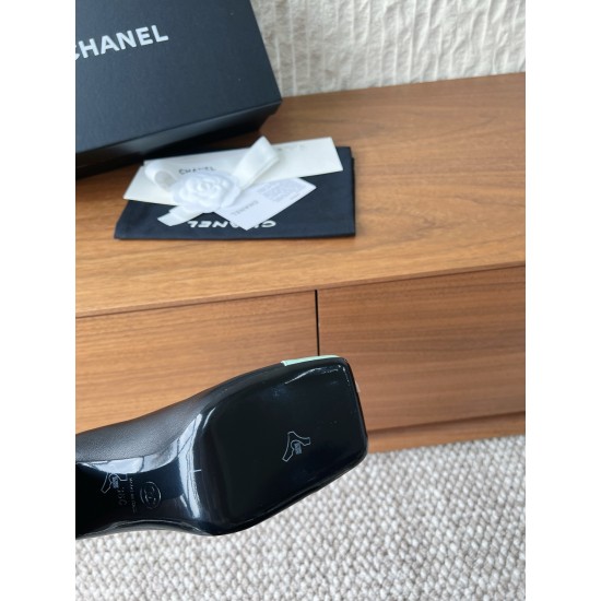 CHANEL Pumps and Slingbacks