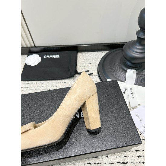 CHANEL Pumps and Slingbacks