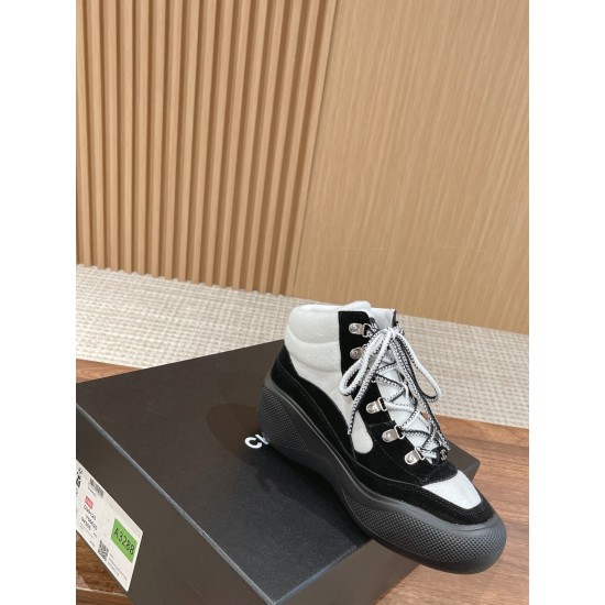 CHANEL Sneakers