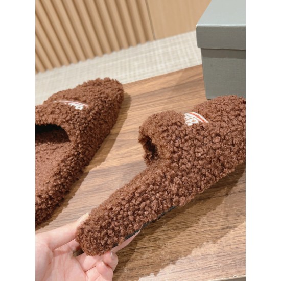  Balenciaga Slippers