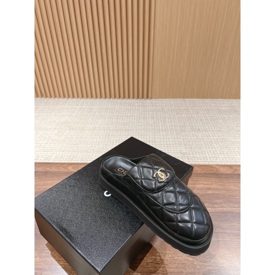 CHANEL Slippers