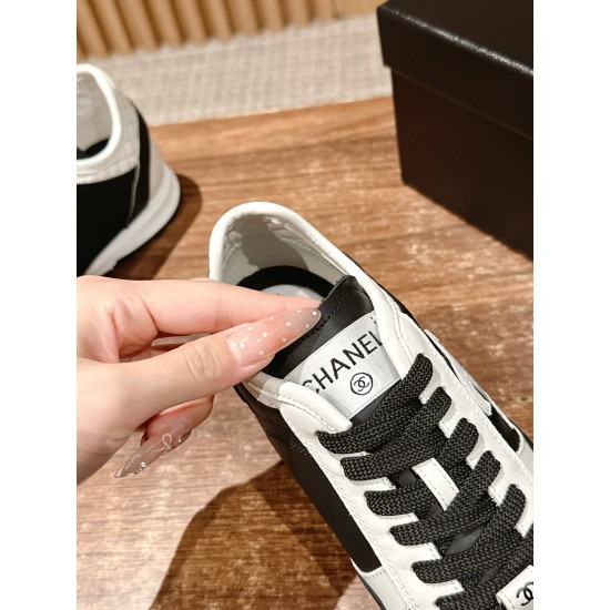 CHANEL Sneakers