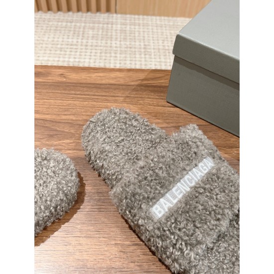  Balenciaga Slippers
