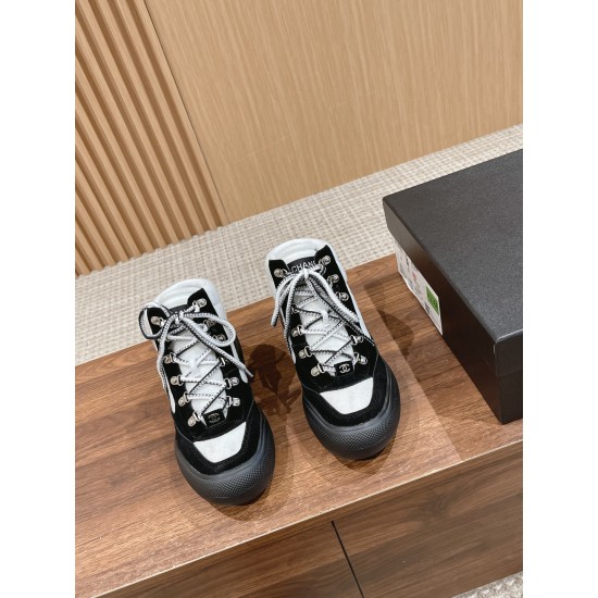 CHANEL Sneakers