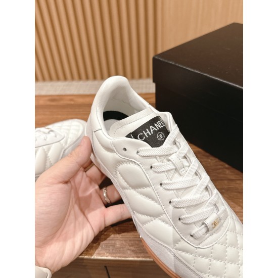 CHANEL Sneakers