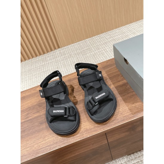  Balenciaga Slippers