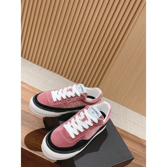 CHANEL Sneakers