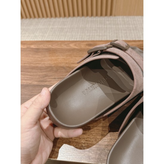  Balenciaga Slippers