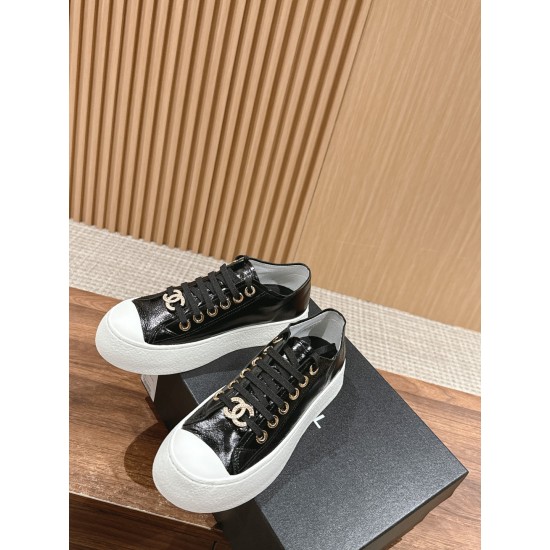 CHANEL Sneakers