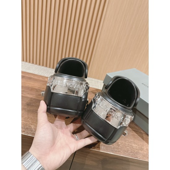  Balenciaga Slippers