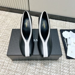 CHANEL Pumps and Slingbacks