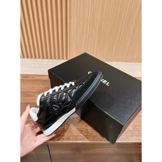 CHANEL Sneakers