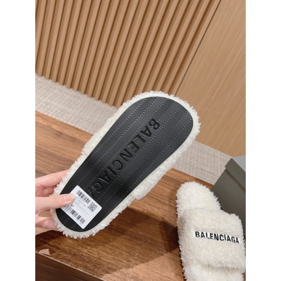  Balenciaga Slippers