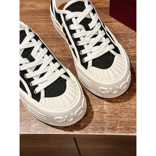 Gucci Sneakers