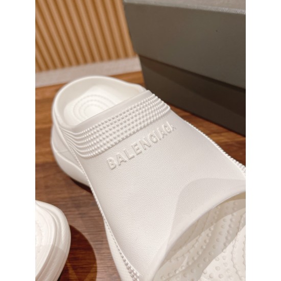  Balenciaga Slippers