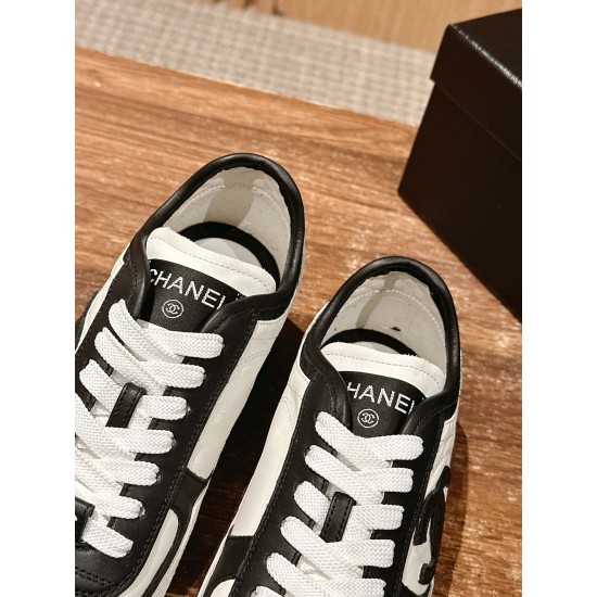 CHANEL Sneakers