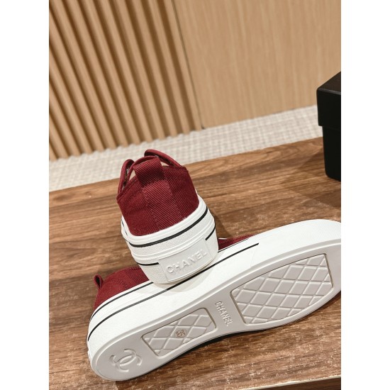 CHANEL Sneakers