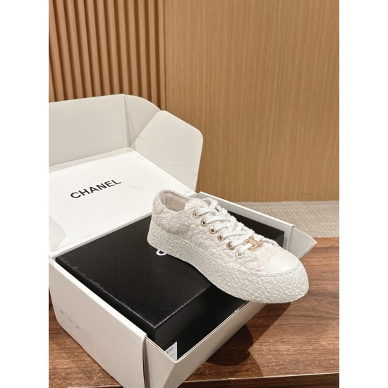 CHANEL Sneakers