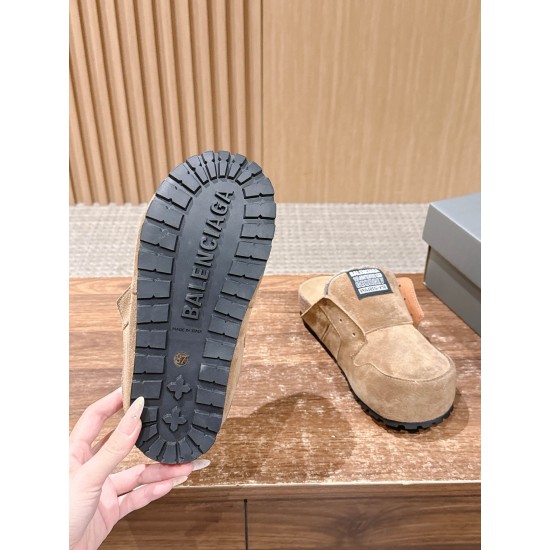  Balenciaga Slippers